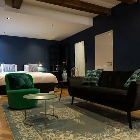 בית הארחה The Blossom House 4*