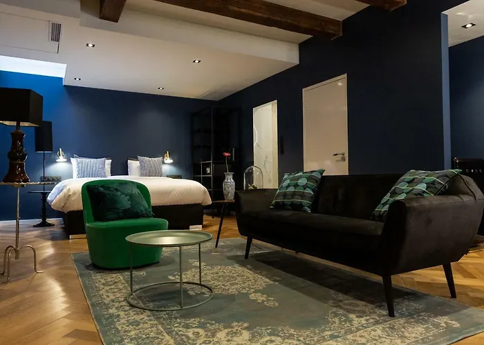 בית הארחה The Blossom House 4*