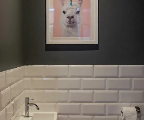 בית הארחה The Blossom House 4*